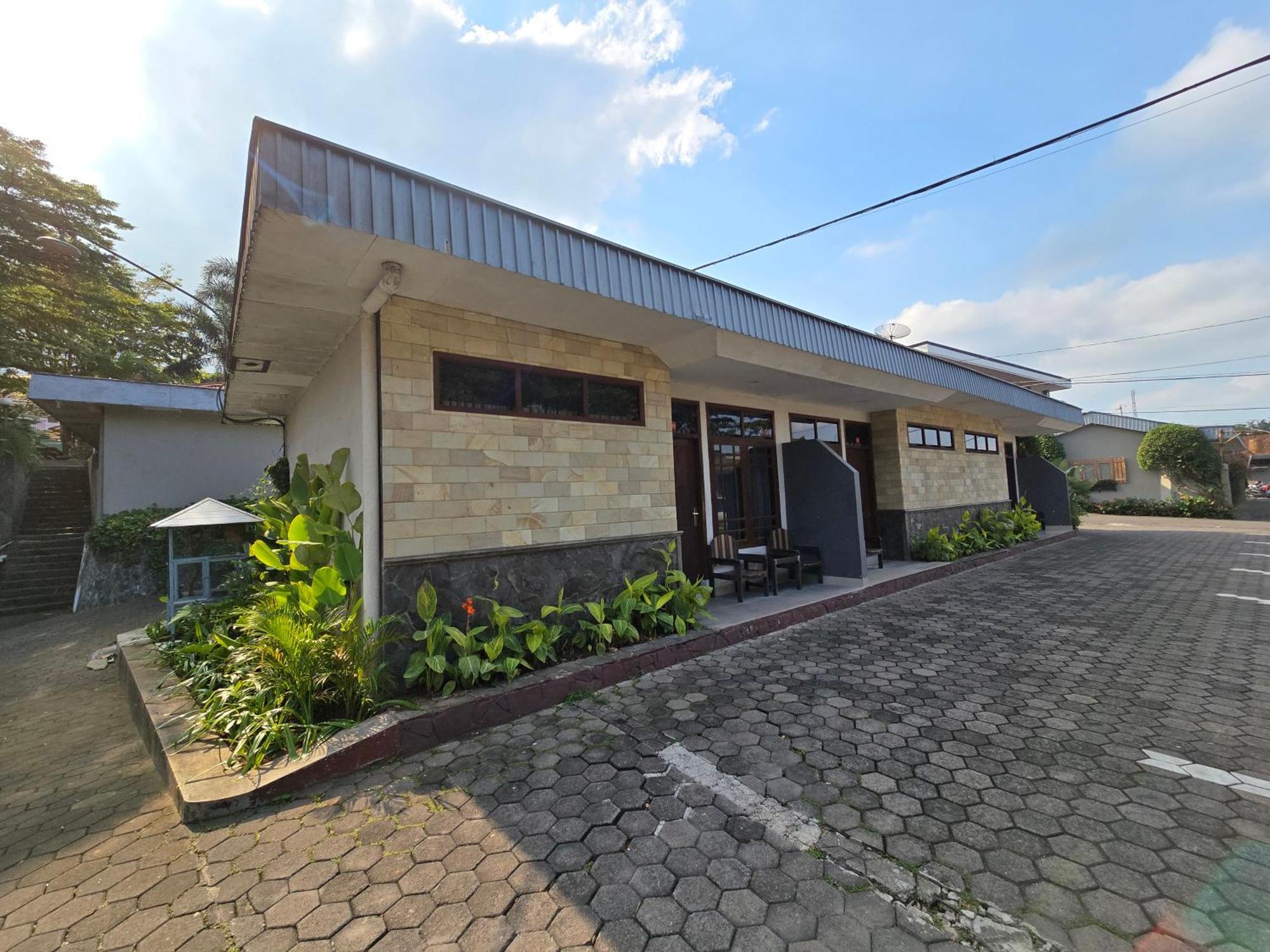 Kusma Hotel Bandungan Semarang Exterior photo