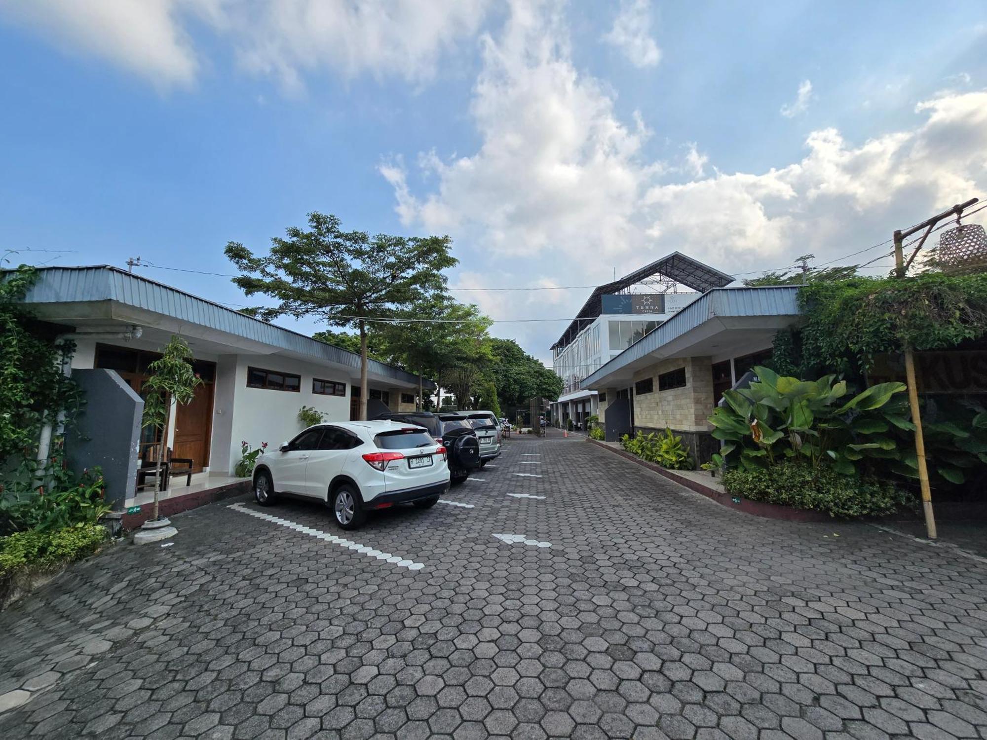 Kusma Hotel Bandungan Semarang Exterior photo