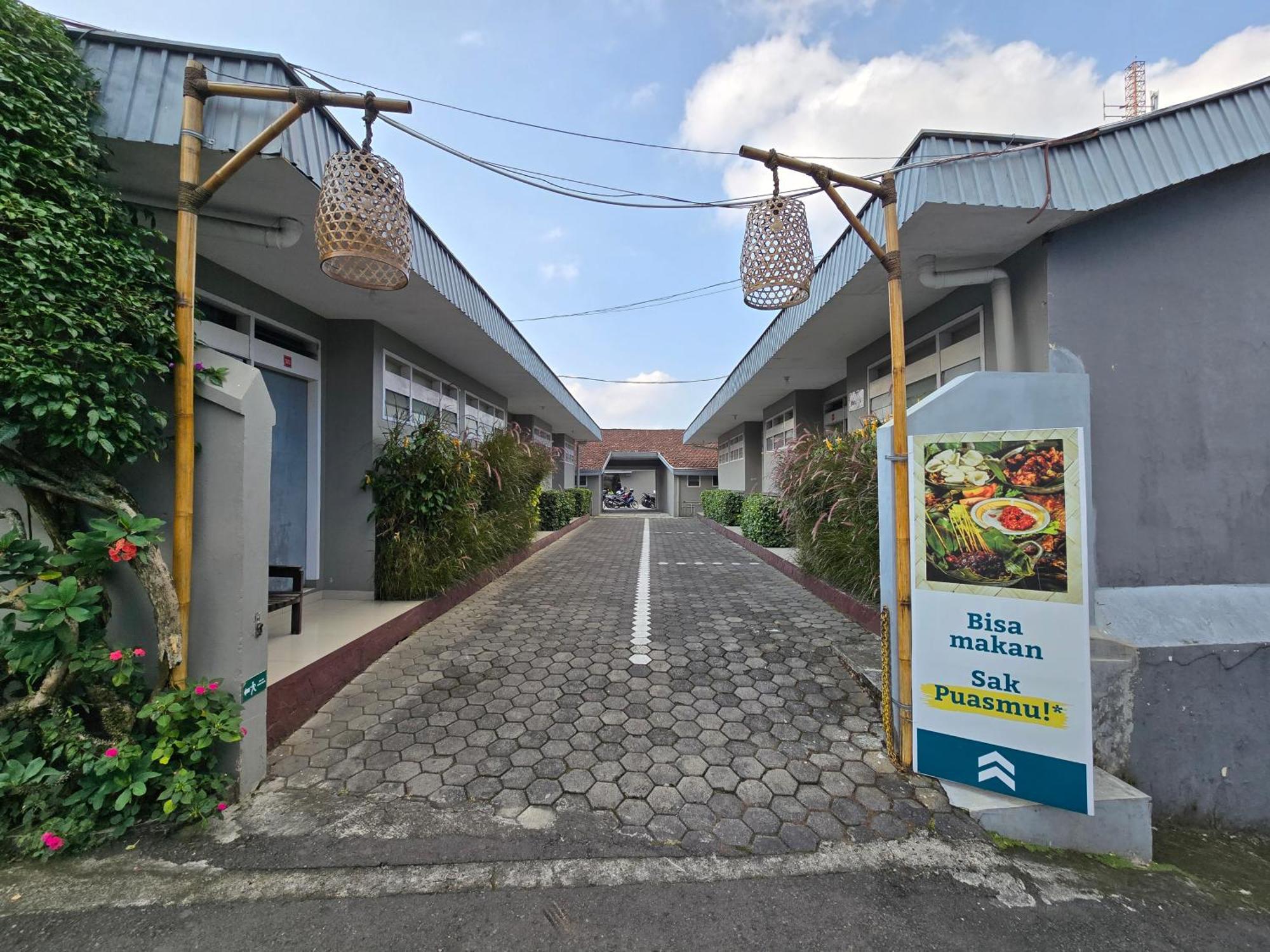 Kusma Hotel Bandungan Semarang Exterior photo