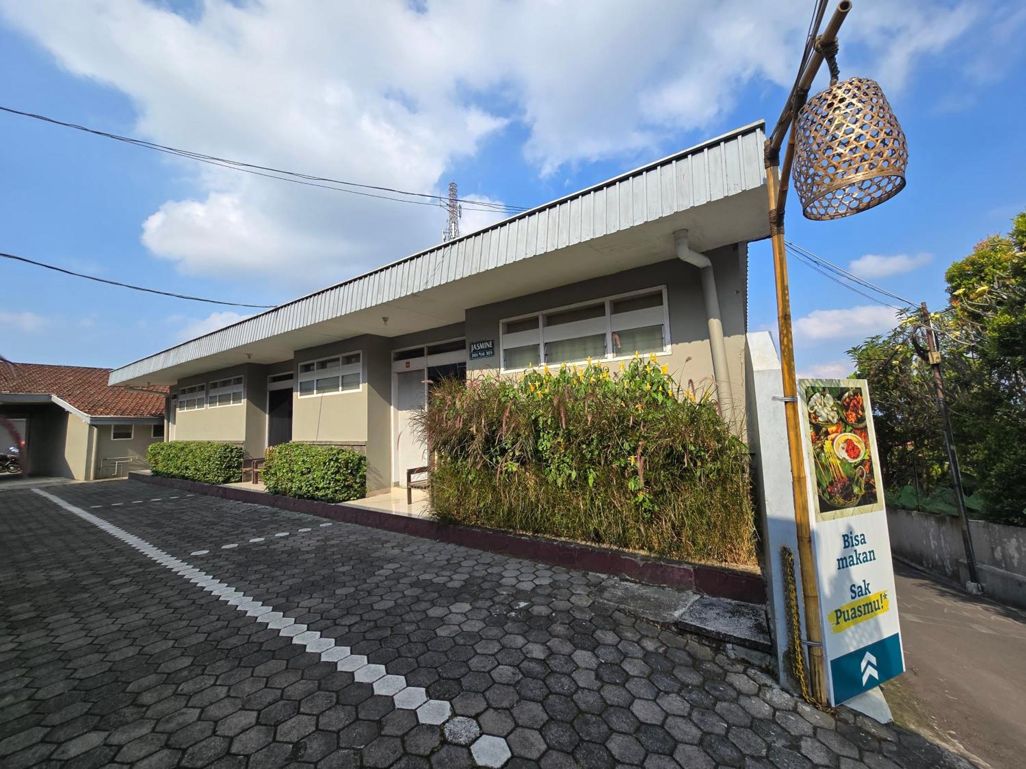 Kusma Hotel Bandungan Semarang Exterior photo