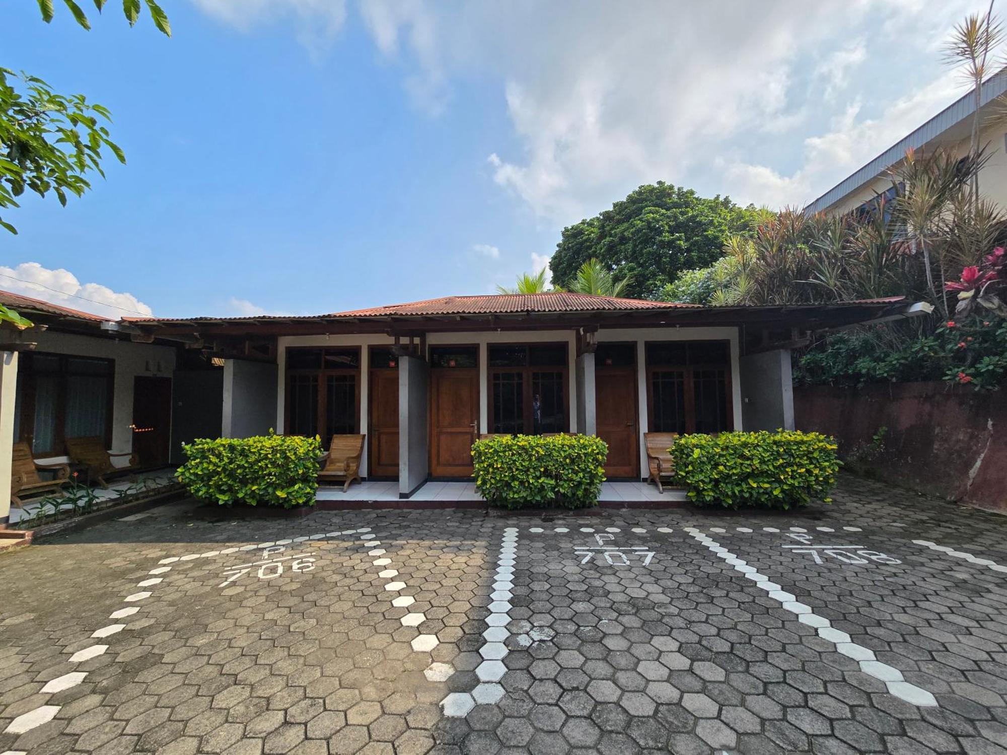 Kusma Hotel Bandungan Semarang Exterior photo