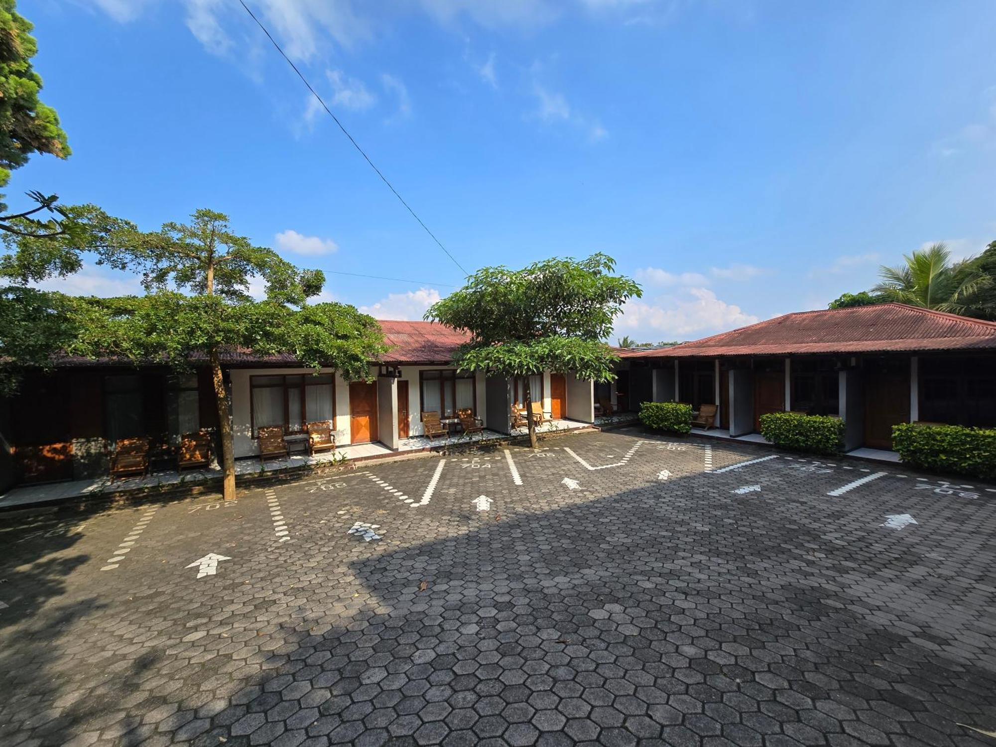 Kusma Hotel Bandungan Semarang Exterior photo